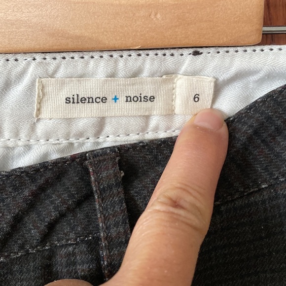 Silence and Noise plaid pants with zippered back and front pockets. - Picture 4 of 9